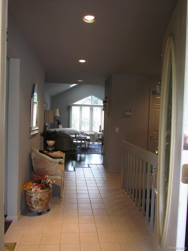 415 Buttercup Drive Rochester, MI 48307 - Photo 6 of 17 IMG_0056.jpg