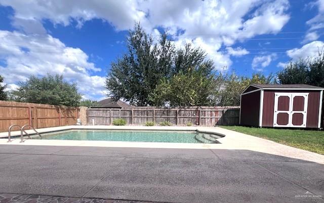 2102 Stone Gate Drive Harlingen, TX 78552 - Photo 31 of 35 a backyard of a house with lots of green space