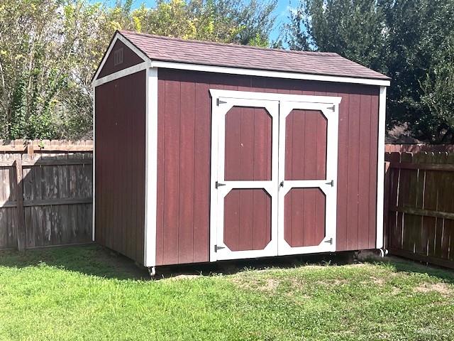 2102 Stone Gate Drive Harlingen, TX 78552 - Photo 35 of 35 a view of backyard with cabin
