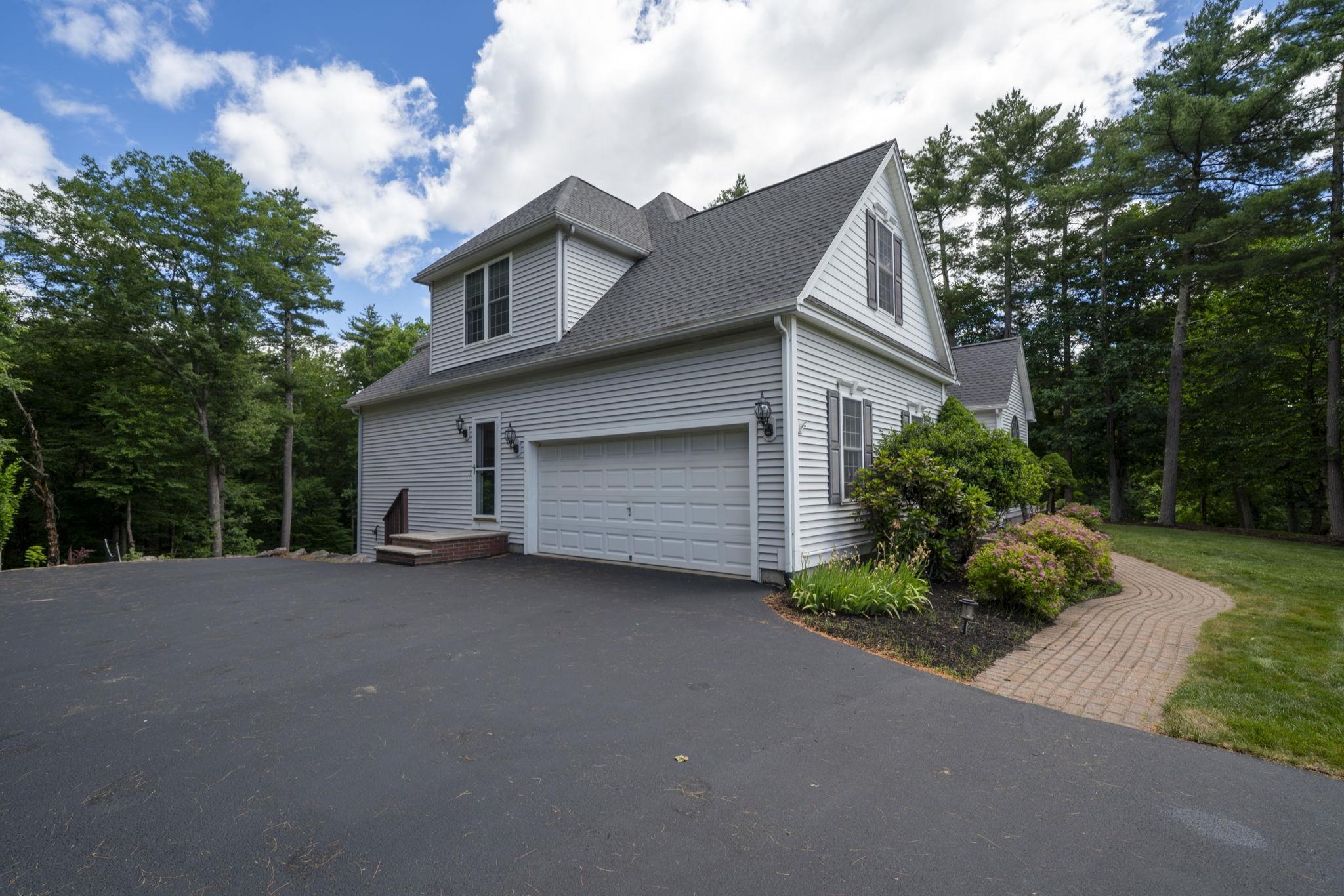 84 Searles Road Windham, NH 03087 - Photo 5 of 54
