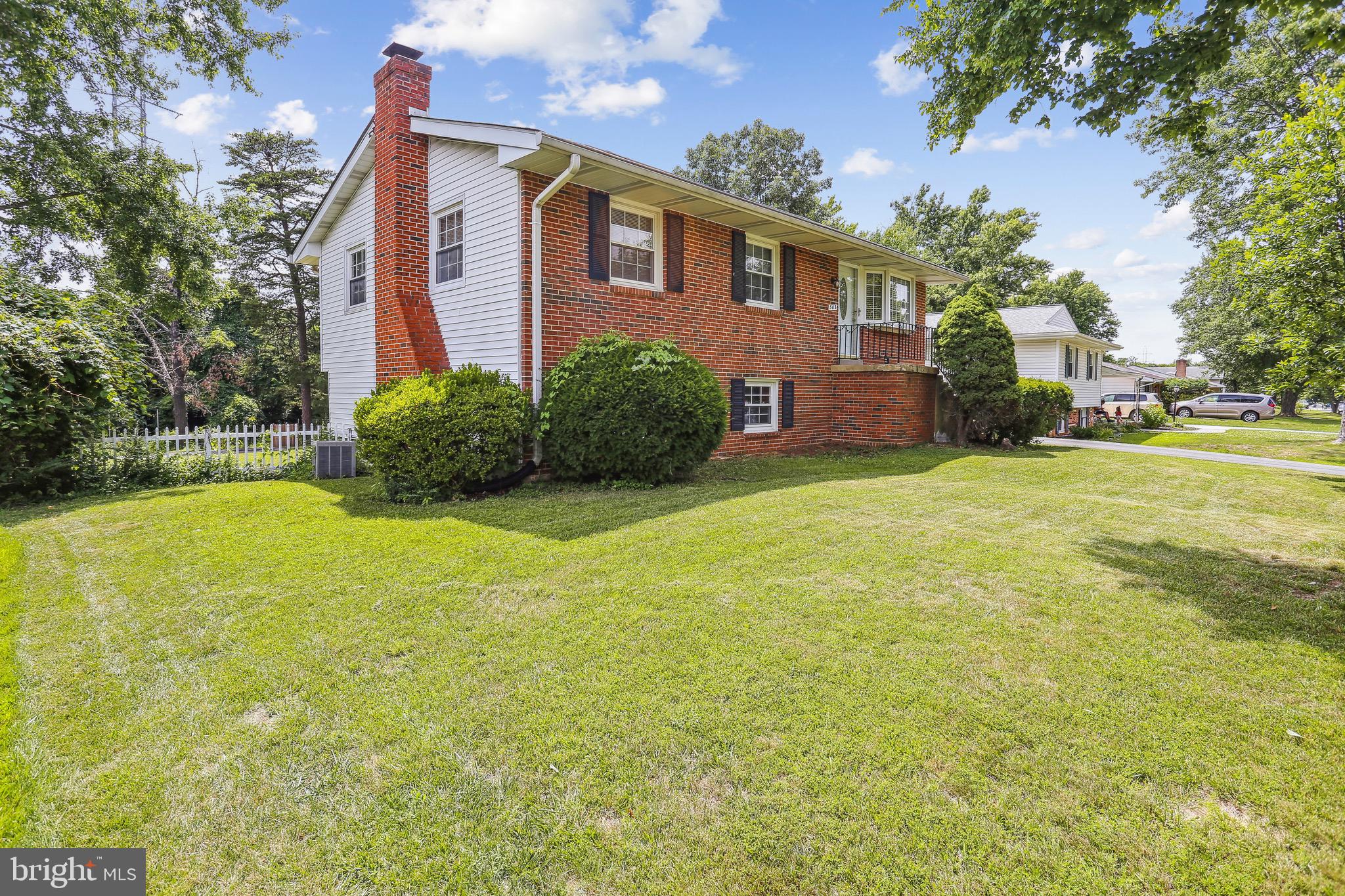 308 Williamsburg Road Sterling, VA 20164 - Photo 2 of 24