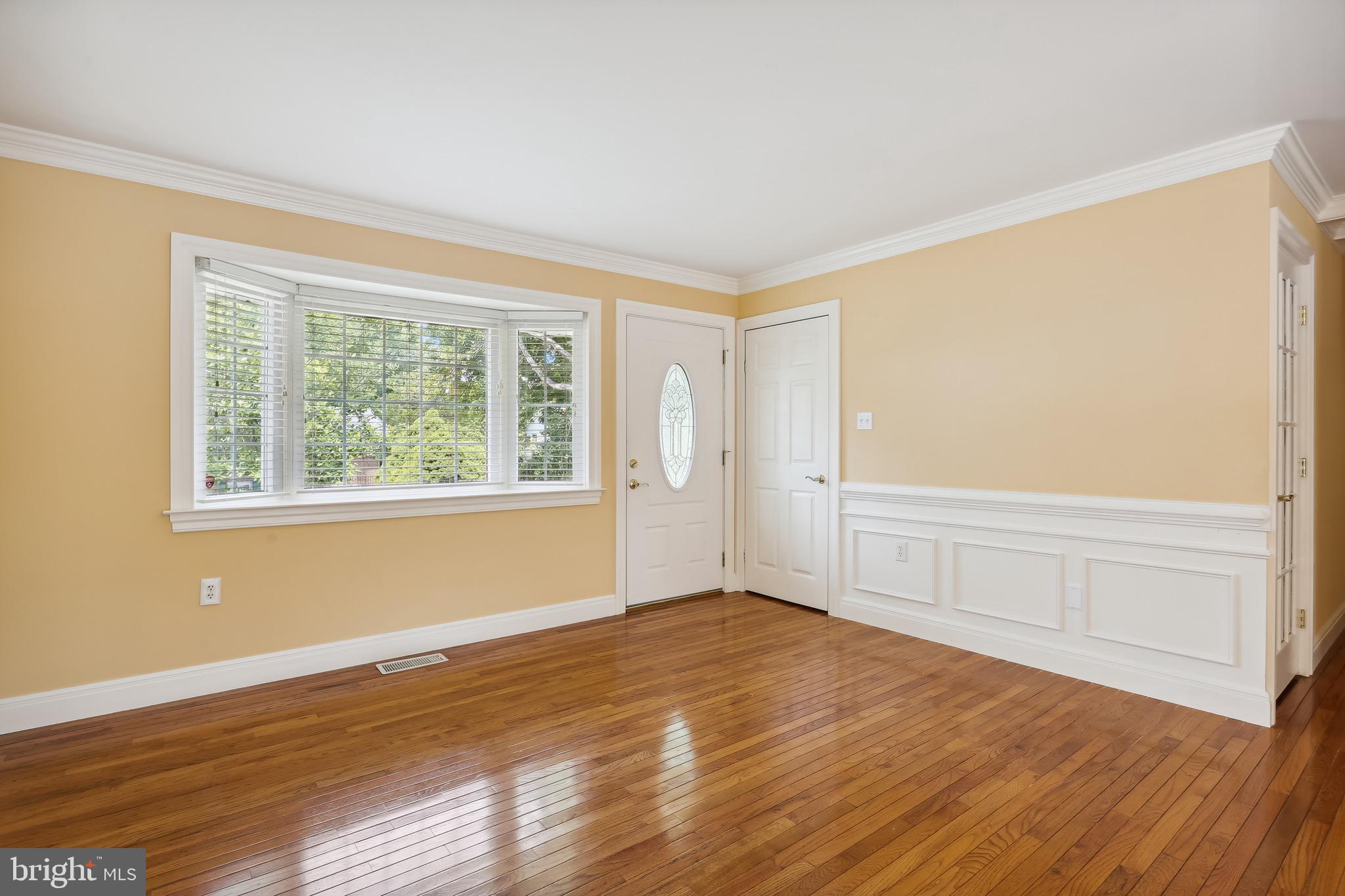 308 Williamsburg Road Sterling, VA 20164 - Photo 5 of 24