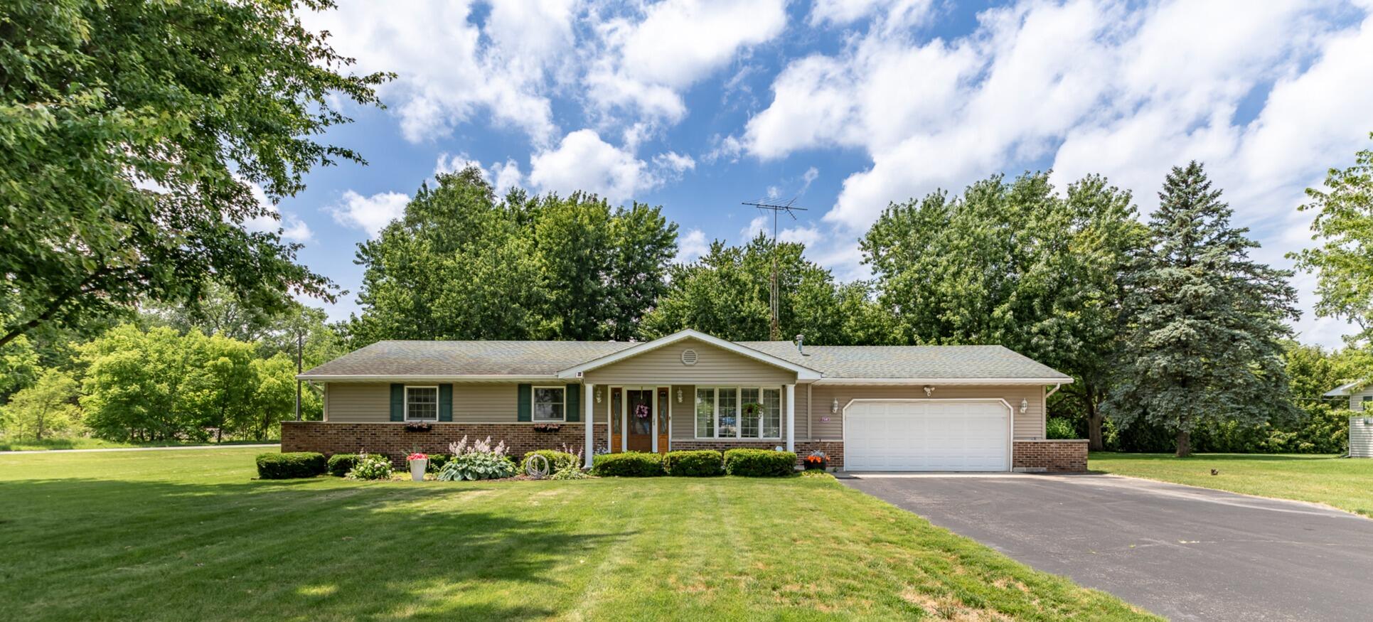718 Forsythia Street Southeast De Motte, IN 46310 - Photo 1 of 39 1931x875