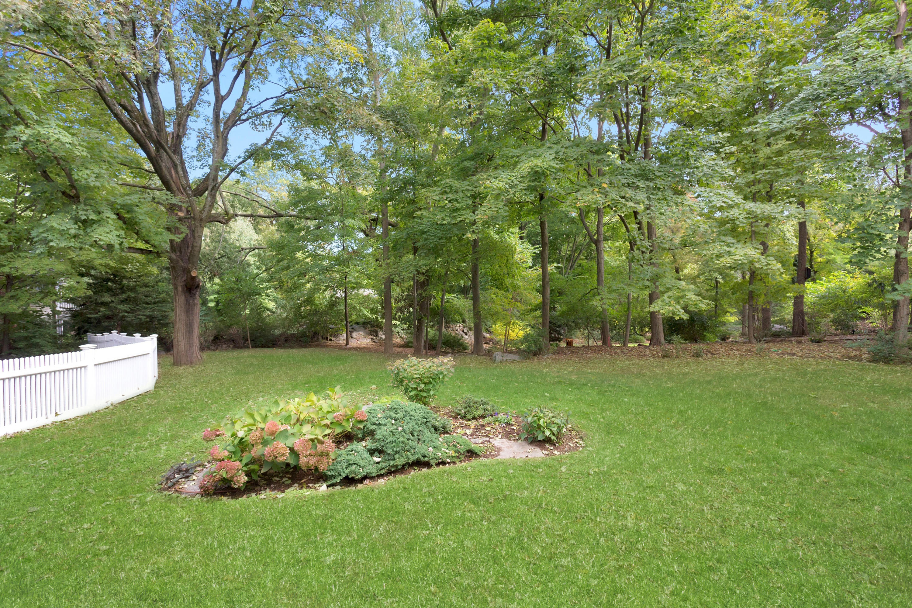 46 Locust Hill Road Darien, CT 06820 - Photo 22 of 26 034-363901-_MG_1763_9478564