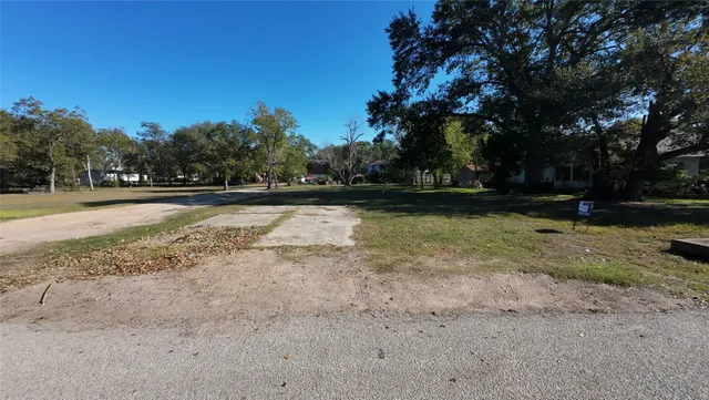 $50,000 | 416 East Stockbridge Street, Eagle Lake, TX 77434