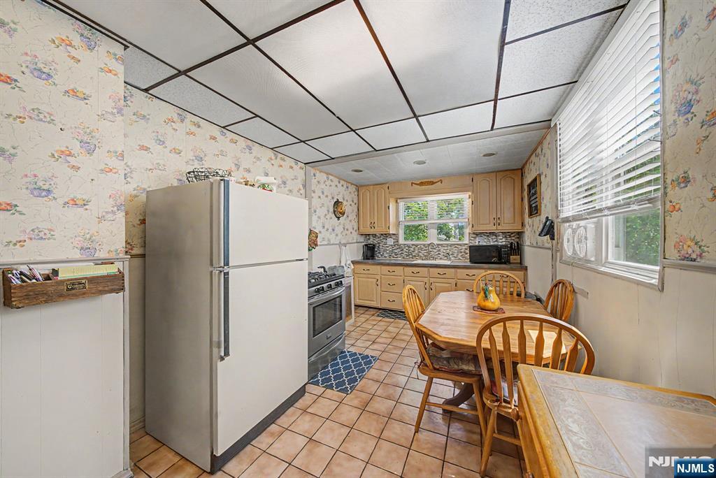 288 Maple Street Secaucus, NJ 07094 - Photo 8 of 29