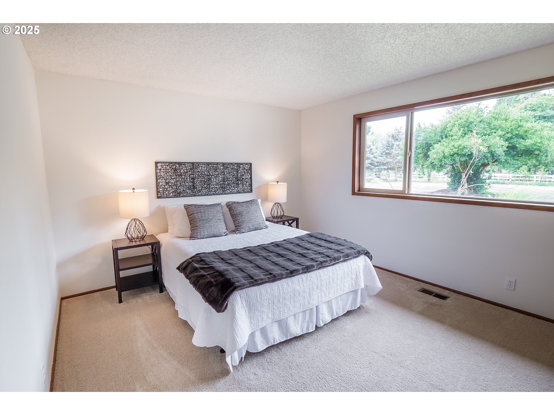 90402 Marcola Road Springfield, OR 97478 - Photo 21 of 46 Bathroom, Attached