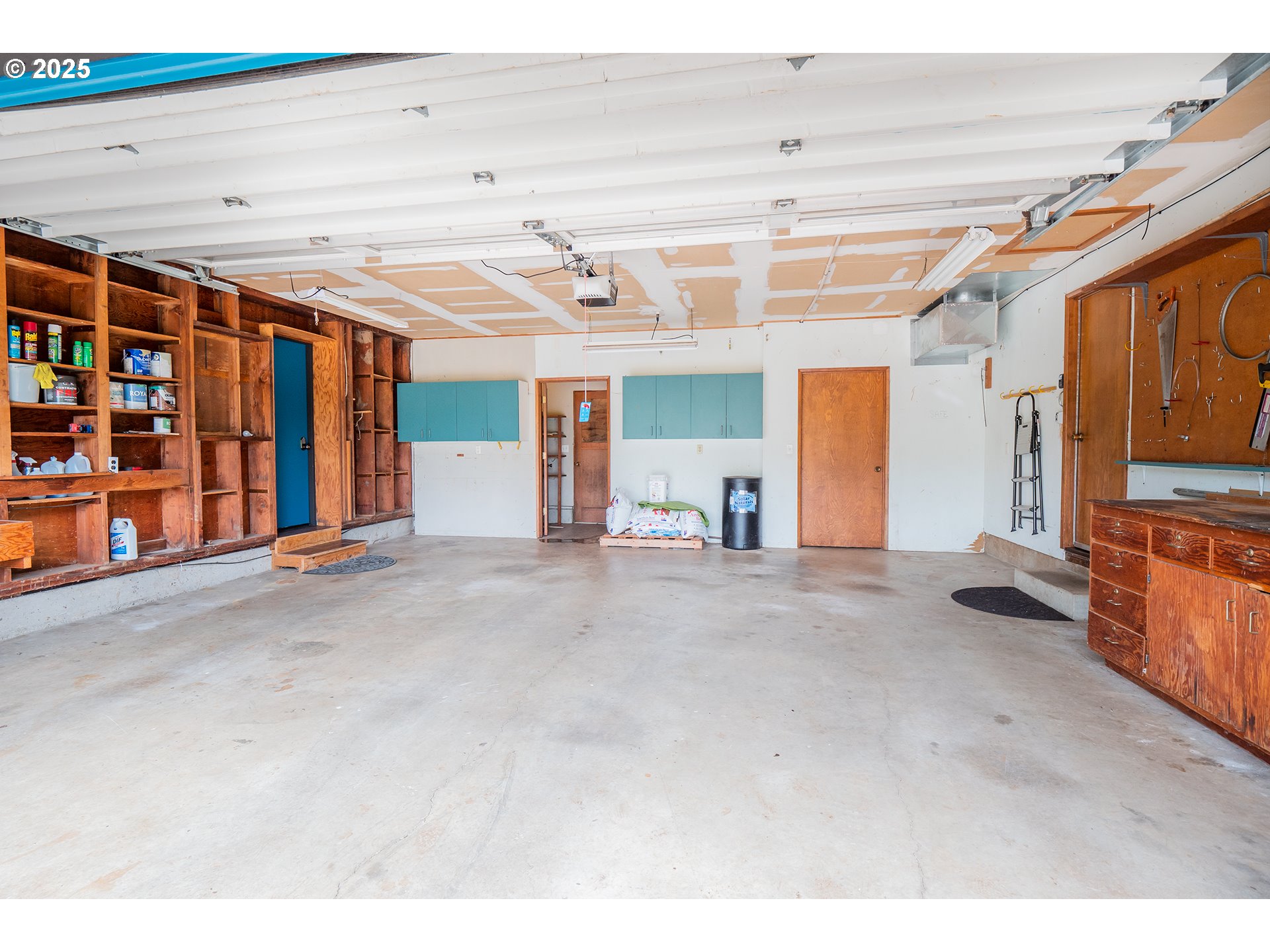 90402 Marcola Road Springfield, OR 97478 - Photo 28 of 46 Utility Room