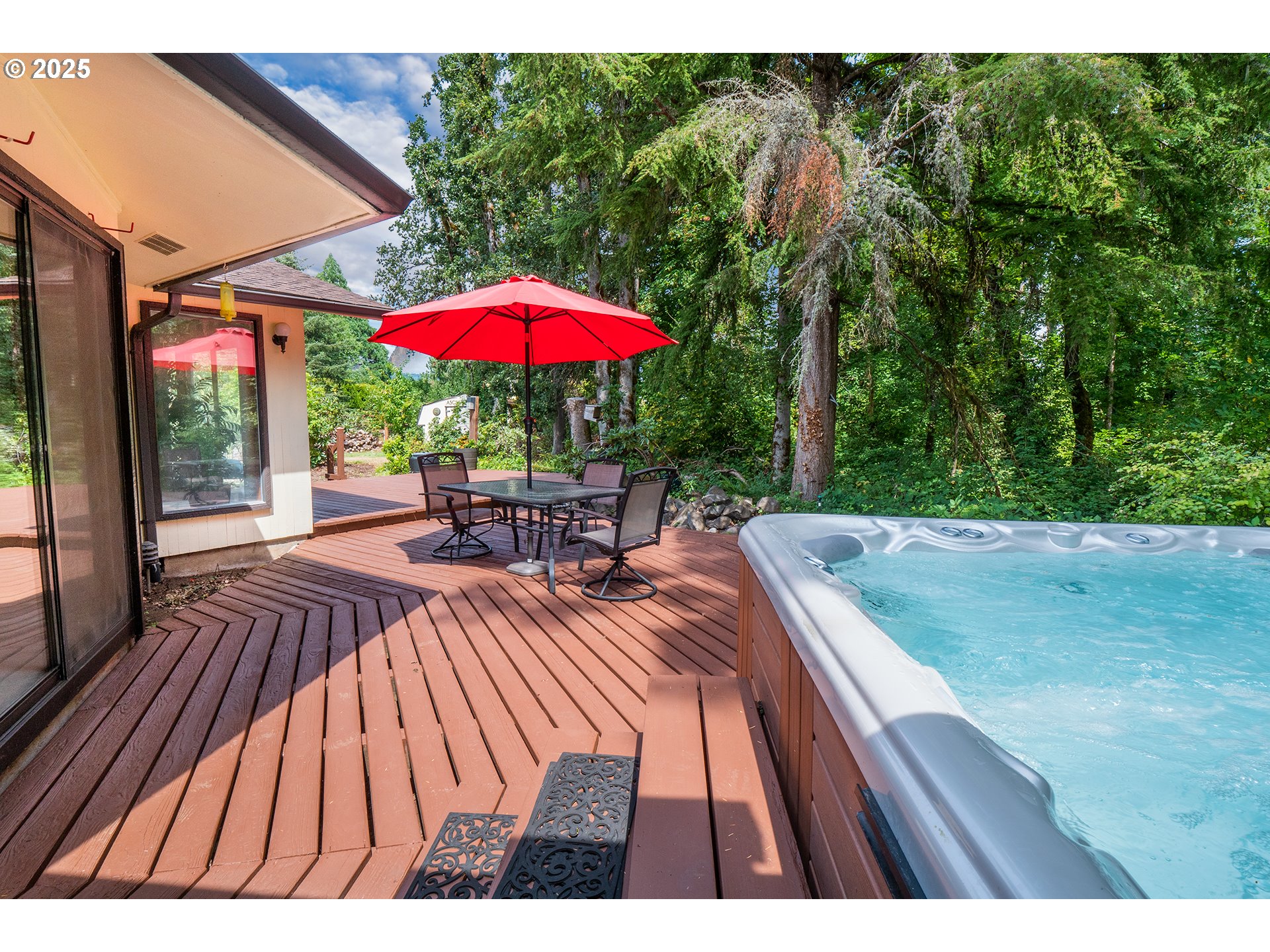 90402 Marcola Road Springfield, OR 97478 - Photo 36 of 46 Hot Tub