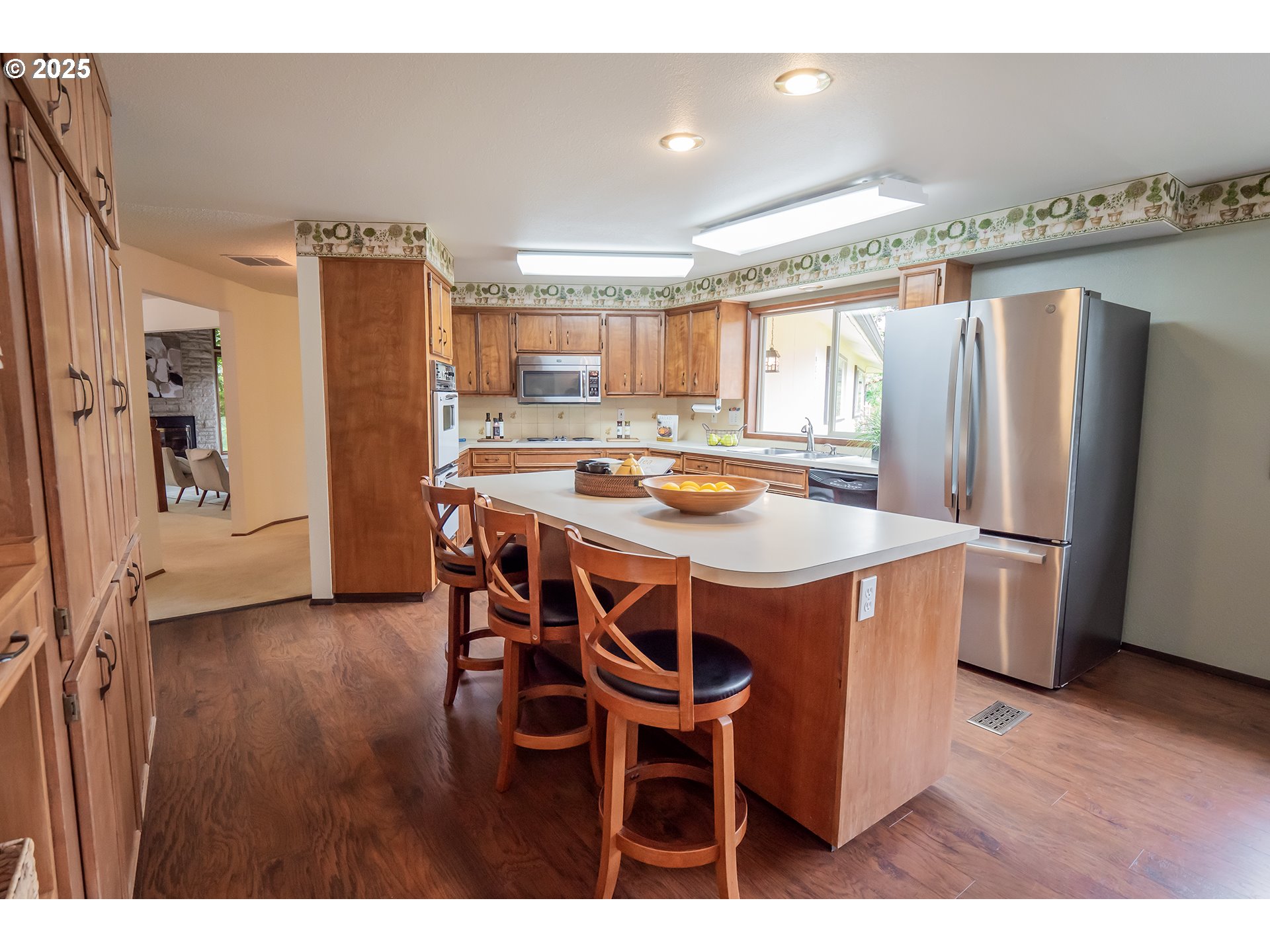 90402 Marcola Road Springfield, OR 97478 - Photo 7 of 46 Kitchen