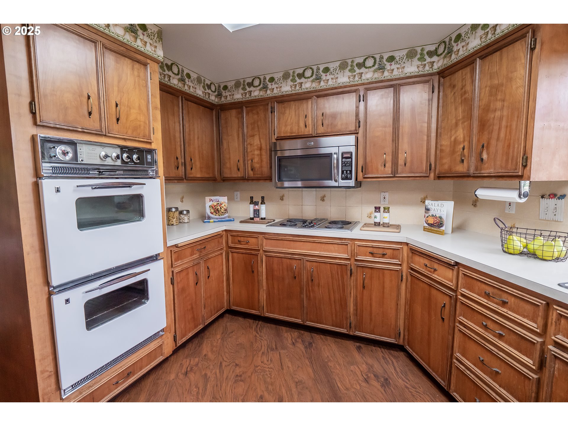 90402 Marcola Road Springfield, OR 97478 - Photo 8 of 46 Kitchen