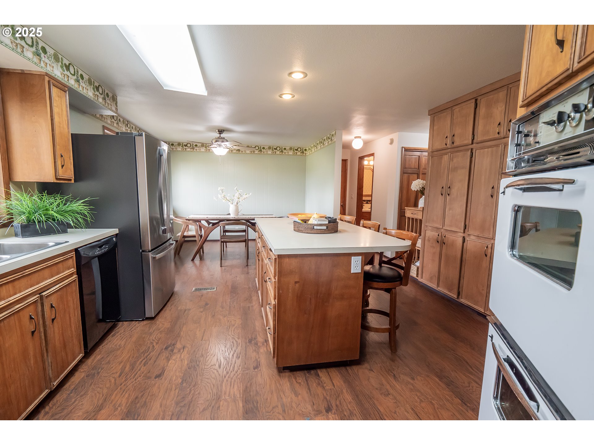 90402 Marcola Road Springfield, OR 97478 - Photo 10 of 46