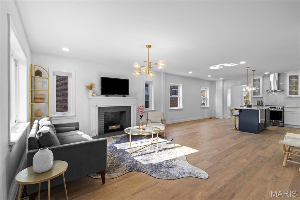 6409 Sutherland Avenue St. Louis, MO 63109 - Photo 3 of 36