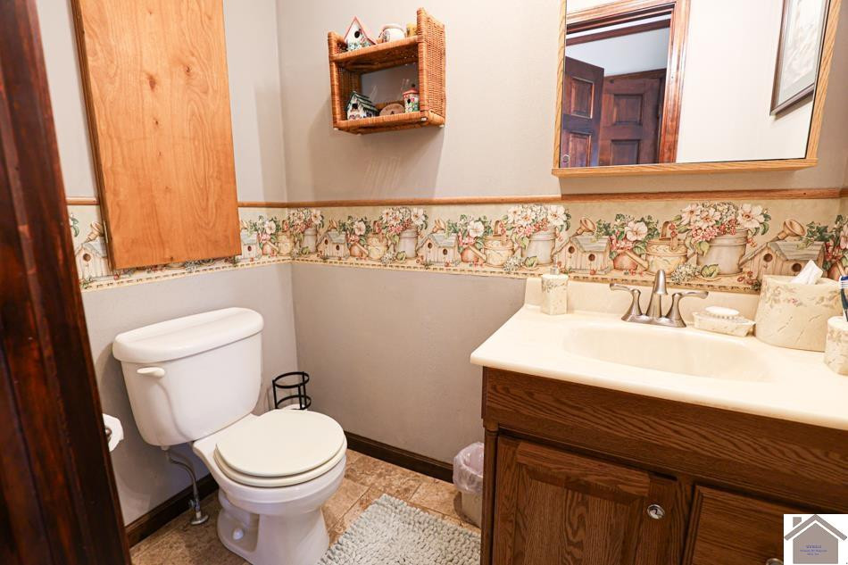8835 Harris Road West Paducah, KY 42086 - Photo 24 of 35 Guest Bathroom
