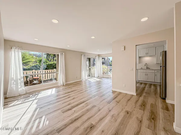 $440,000 | 291 Sequoia Court, Unit 17, Thousand Oaks, CA 91360