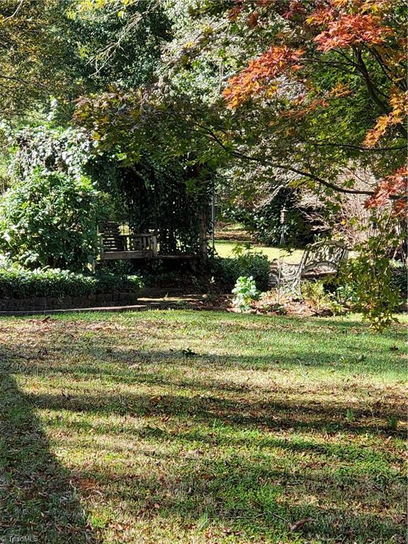 9092 Lasater Road Clemmons, NC 27012 - Photo 6 of 39 View of side yard