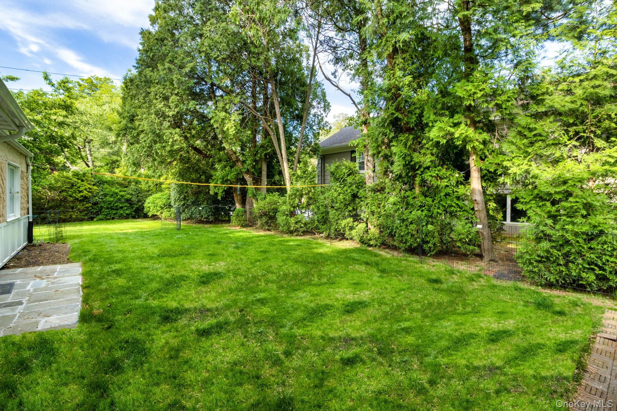 88 Spier Road Scarsdale, NY 10583 - Photo 23 of 26 View of grassy yard