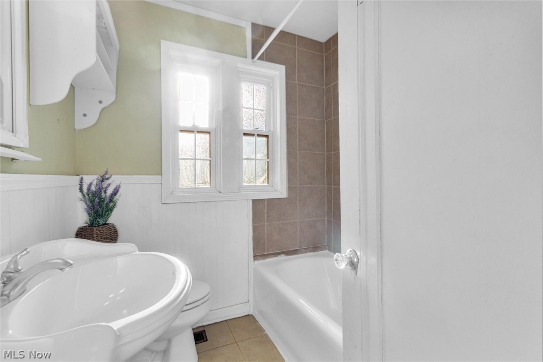 2369 South Taylor Road Cleveland, OH 44118 - Photo 24 of 34 Gallery Image 24