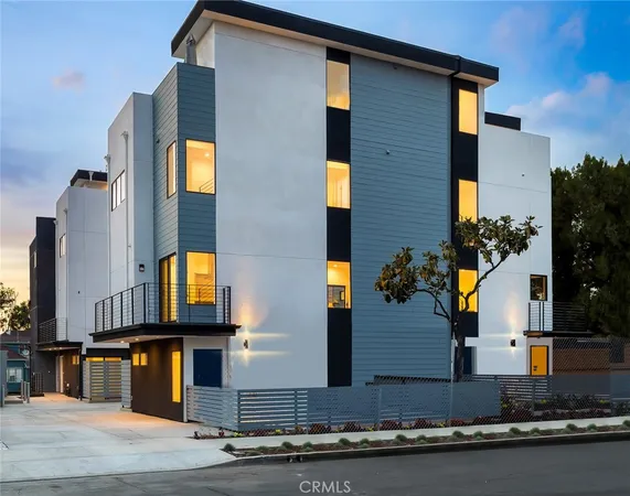 $4,900 | 231 1/2 North Burlington Avenue, Los Angeles, CA 90026