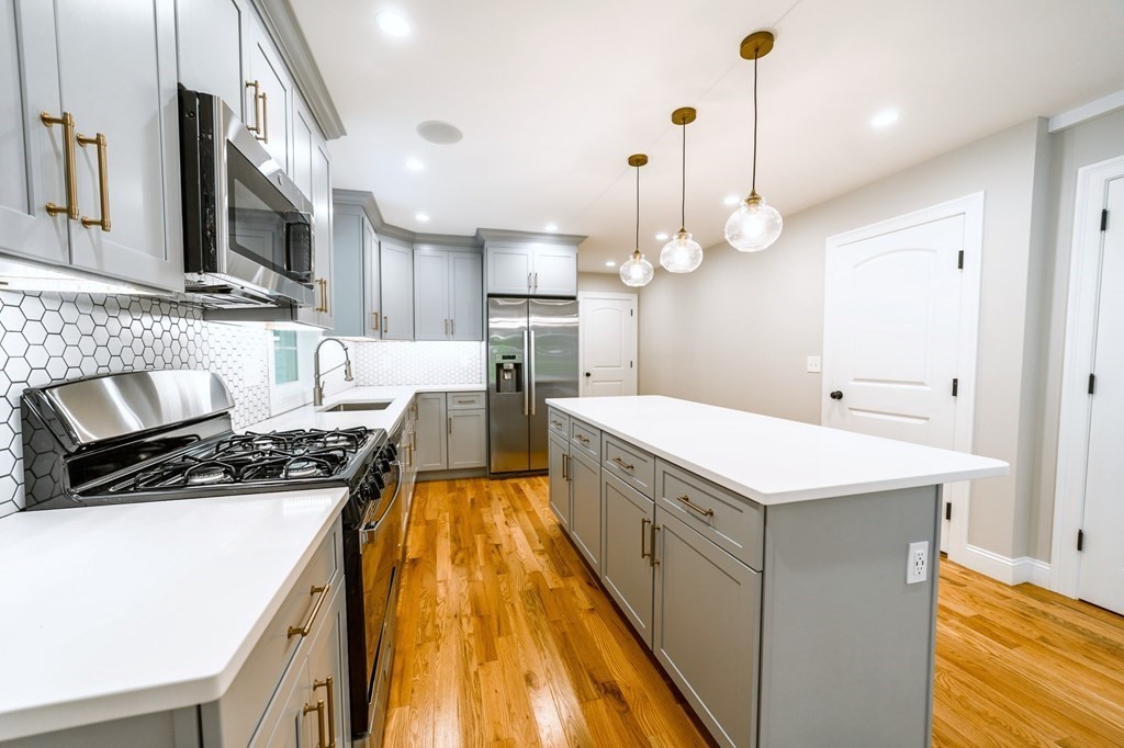 62 Britton Street Chicopee, MA 01020 - Photo 2 of 35