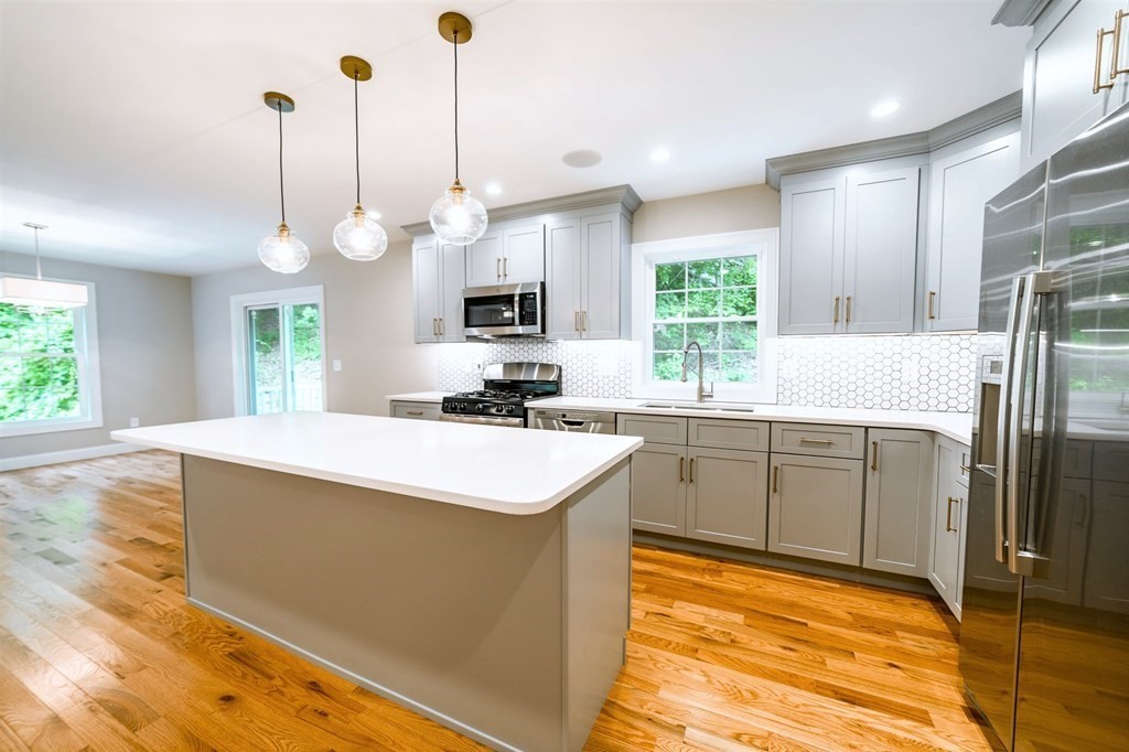 62 Britton Street Chicopee, MA 01020 - Photo 4 of 35