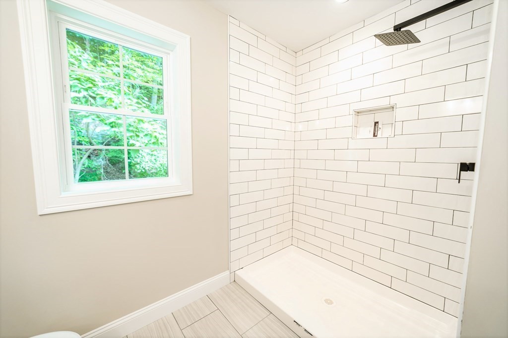 62 Britton Street Chicopee, MA 01020 - Photo 10 of 35
