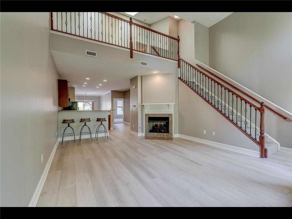 1029 Reserve Way Indianapolis, IN 46220 - Photo 3 of 32