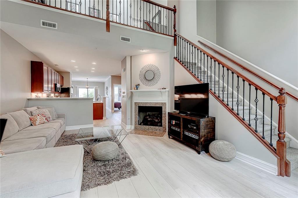 1029 Reserve Way Indianapolis, IN 46220 - Photo 4 of 32