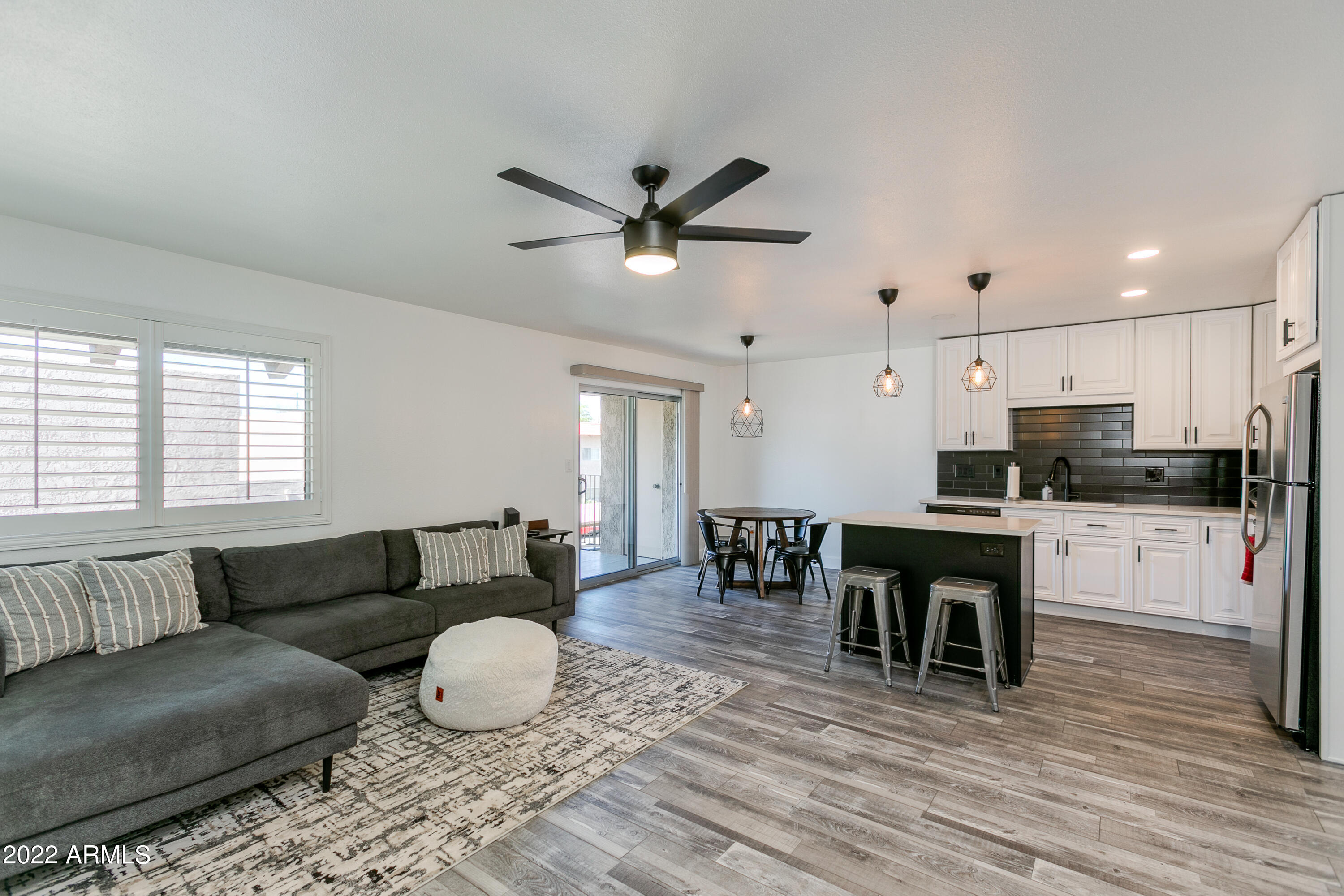 5525 East Thomas Road, Unit J7 Phoenix, AZ 85018 - Photo 3 of 18 05-Thomas