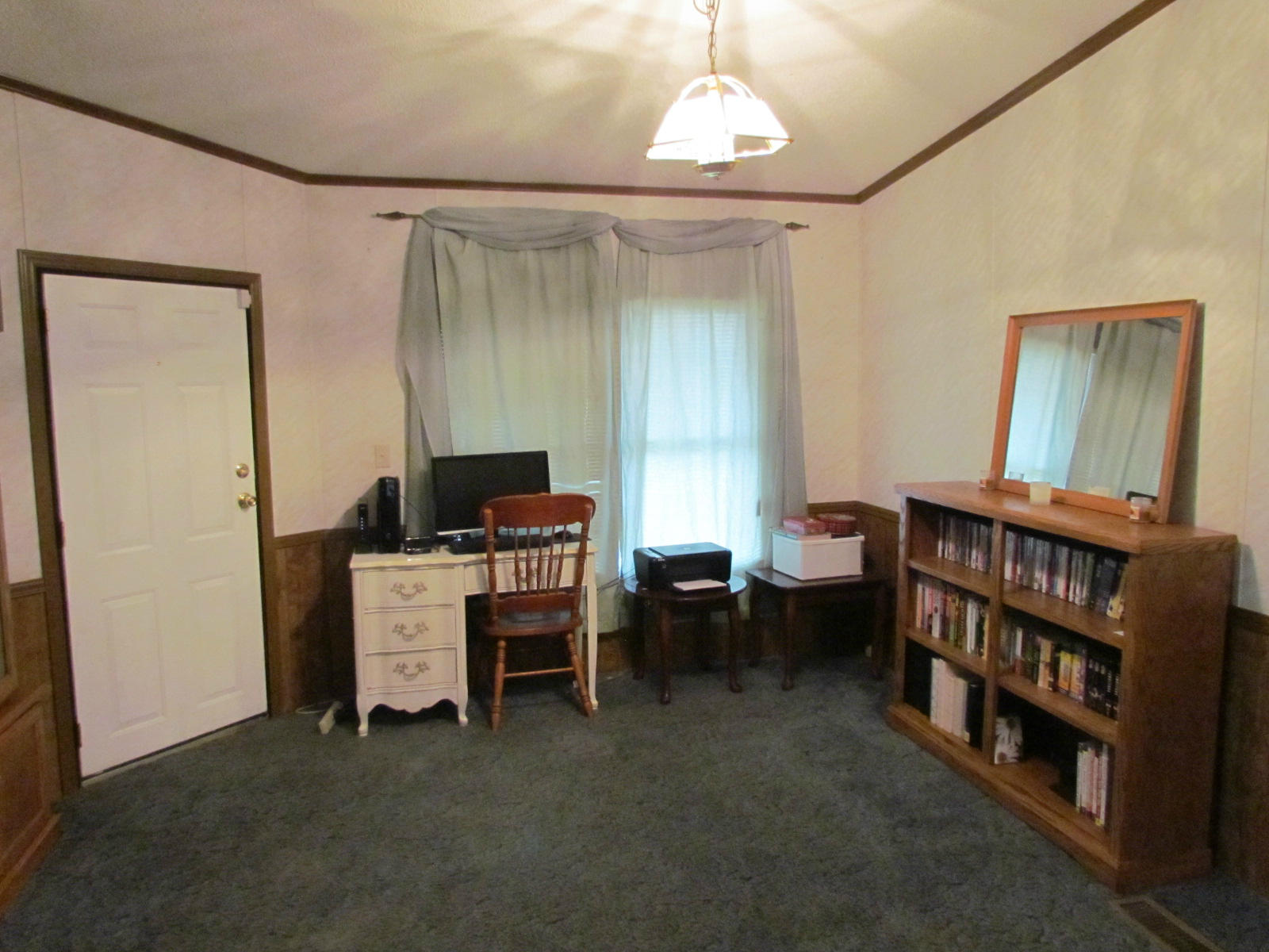 109 Westgrove Road Blue Ridge, VA 24064 - Photo 2 of 14 a room with furniture