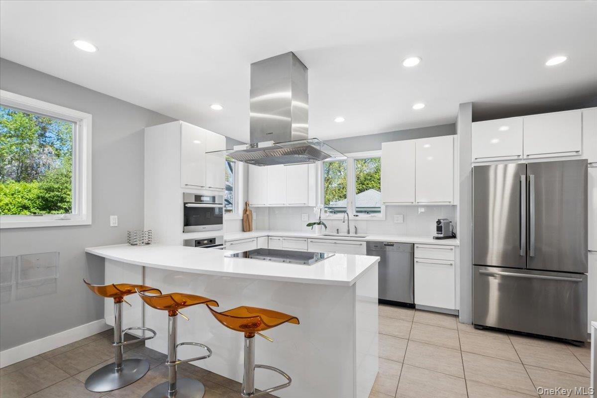 337 Heathcote Road Scarsdale, NY 10583 - Photo 11 of 33 Chef's Kitchen with high-end appliances