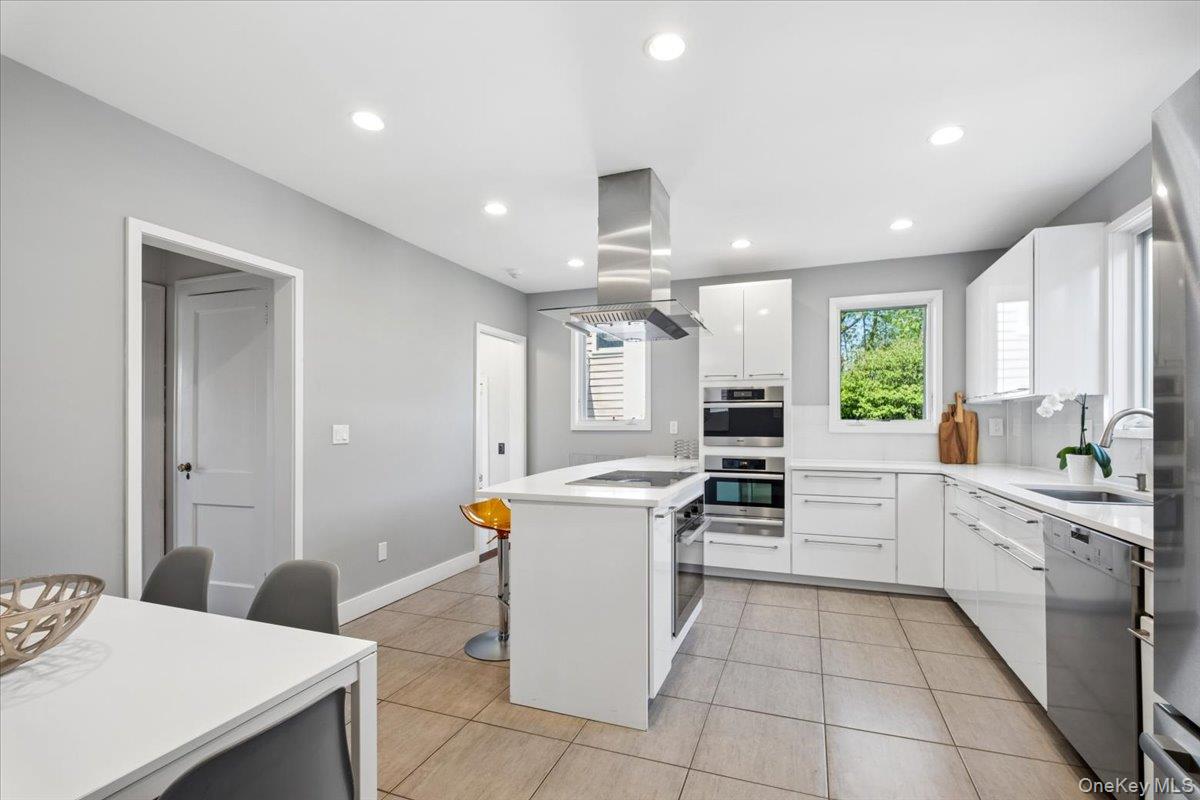 337 Heathcote Road Scarsdale, NY 10583 - Photo 13 of 33 Chef's Kitchen with high-end appliances