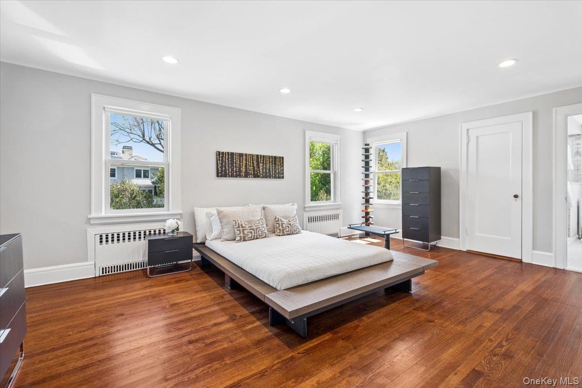 337 Heathcote Road Scarsdale, NY 10583 - Photo 15 of 33 Primary bedroom with walk-in closet and ensuite bath
