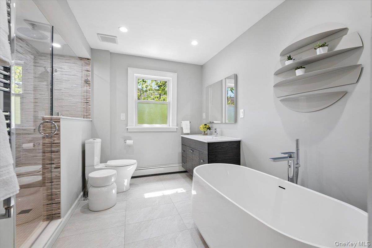 337 Heathcote Road Scarsdale, NY 10583 - Photo 17 of 33 Primary bath