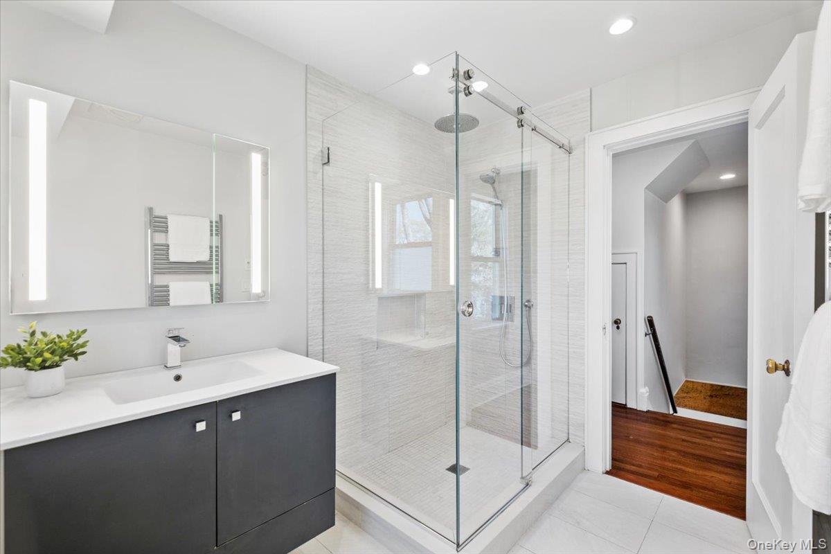 337 Heathcote Road Scarsdale, NY 10583 - Photo 20 of 33 Stunning renovated hall bath