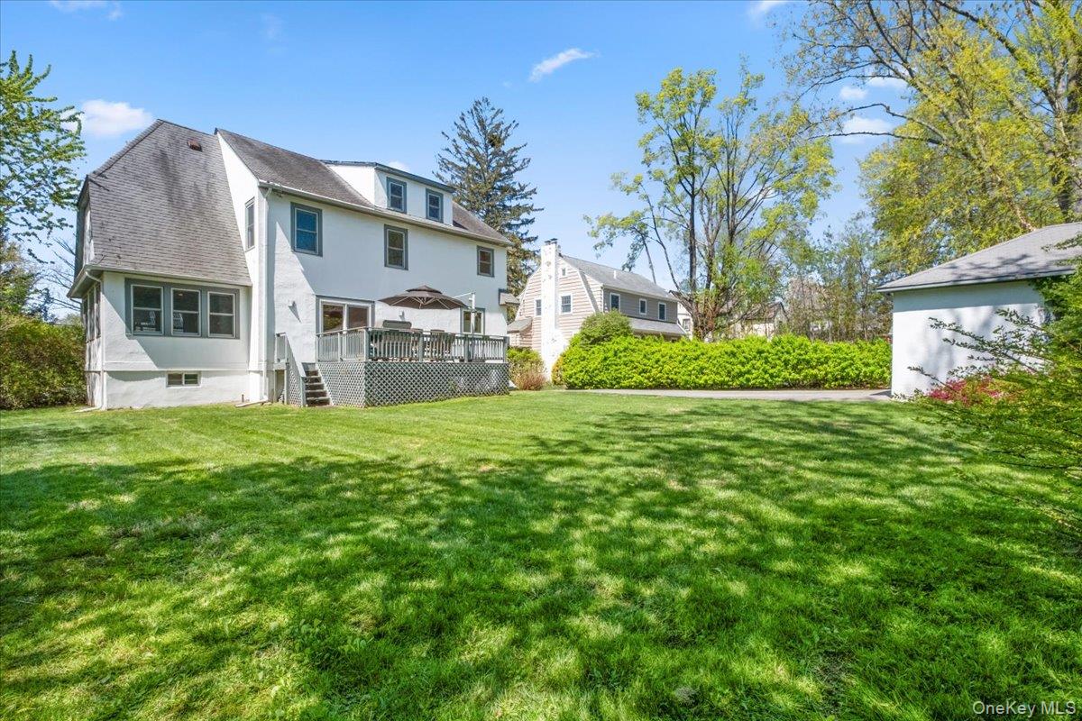 337 Heathcote Road Scarsdale, NY 10583 - Photo 28 of 33 Level, private backyard