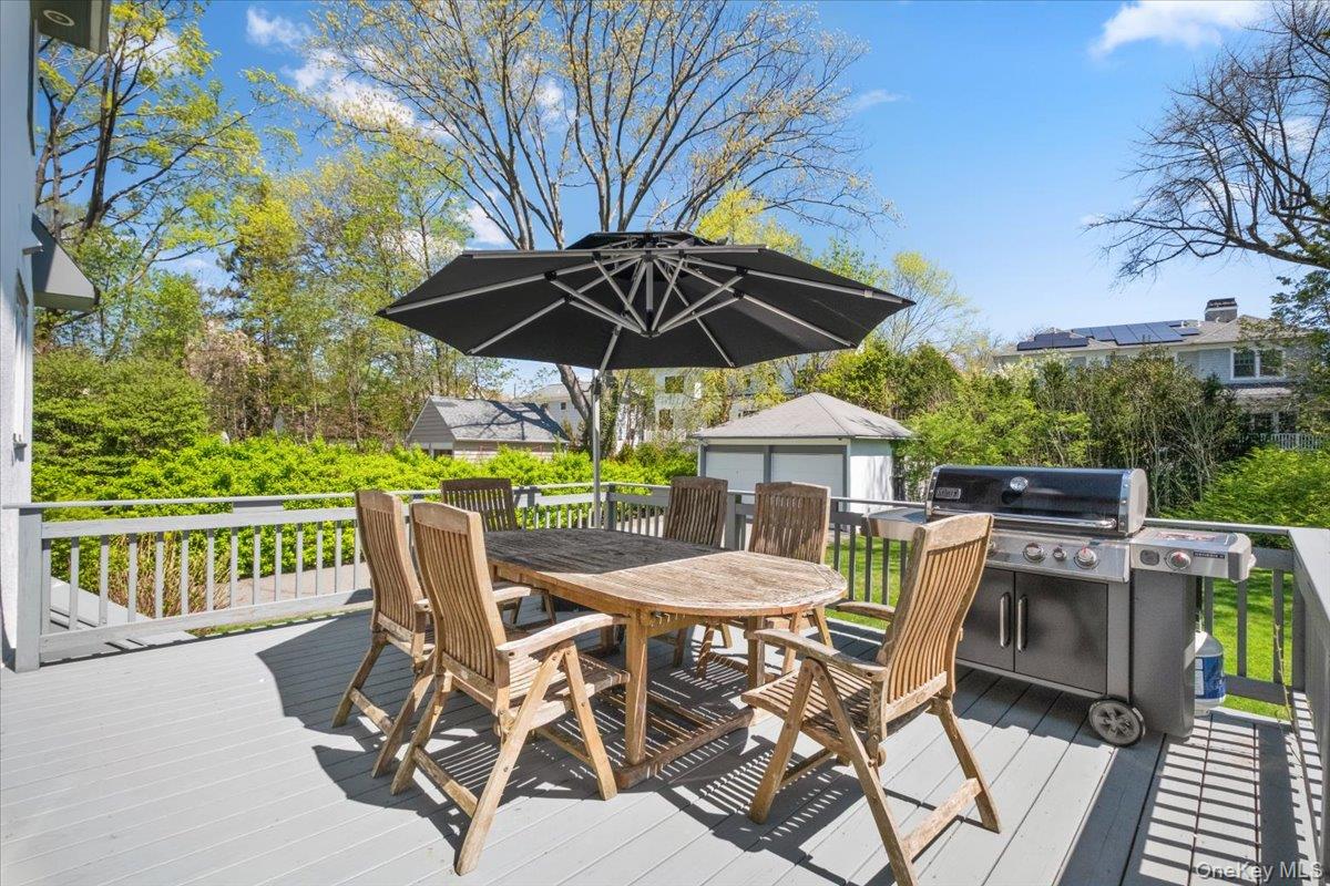 337 Heathcote Road Scarsdale, NY 10583 - Photo 10 of 33 Deck