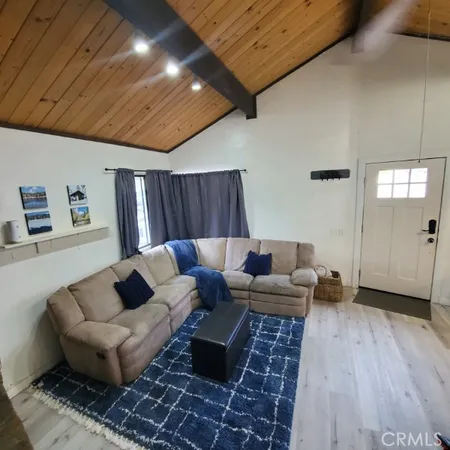 $1,900 | 33362 Carlock Drive, Running Springs, CA 92382