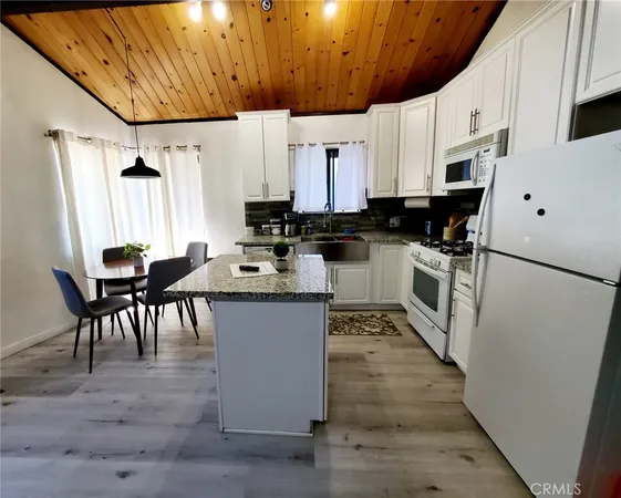 $1,900 | 33362 Carlock Drive, Running Springs, CA 92382