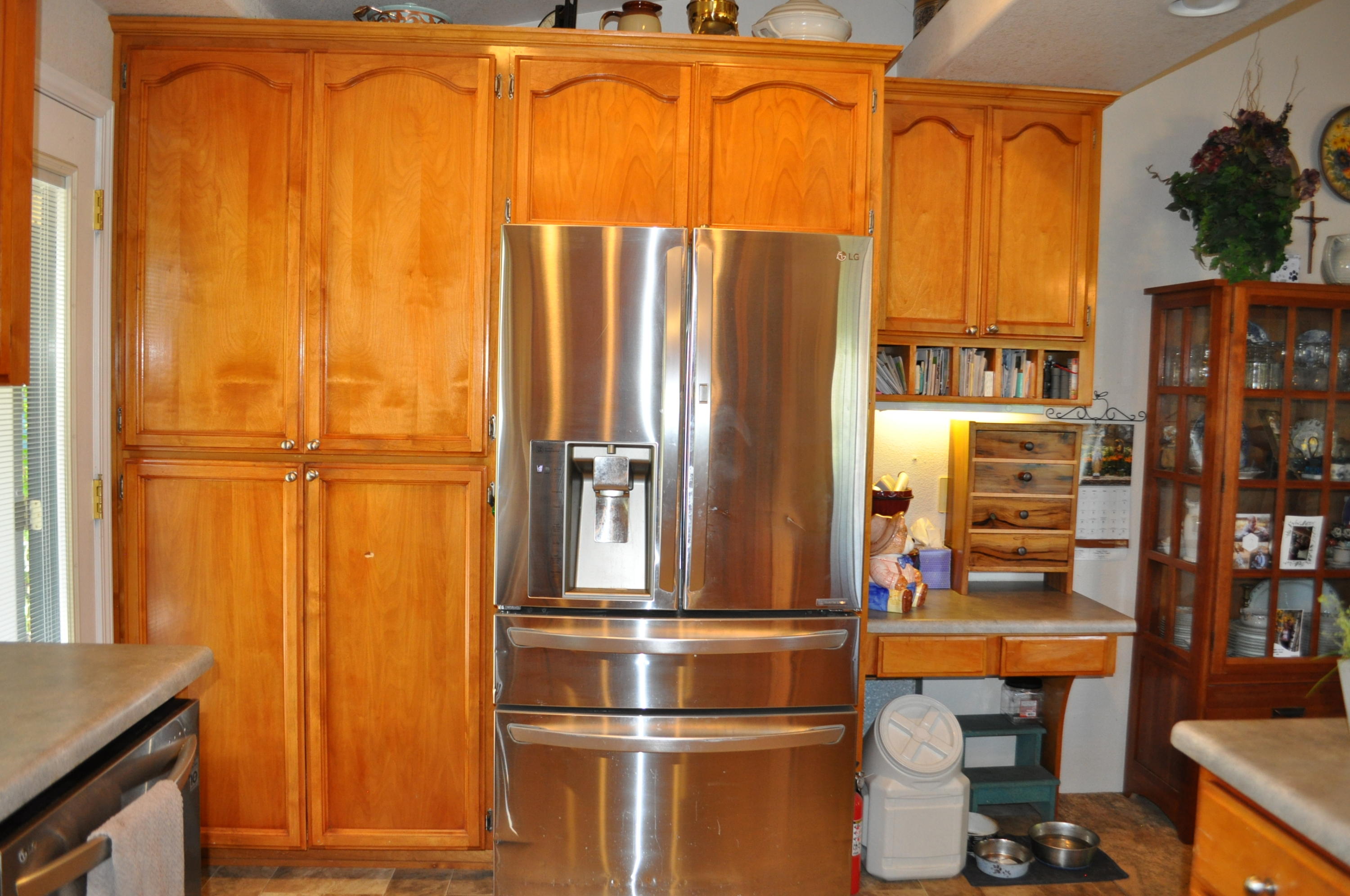 801 Ridgeview Drive Eagle Point, OR 97524 - Photo 10 of 28 a kitchen with stainless steel appliances granite countertop a refrigerator and a stove