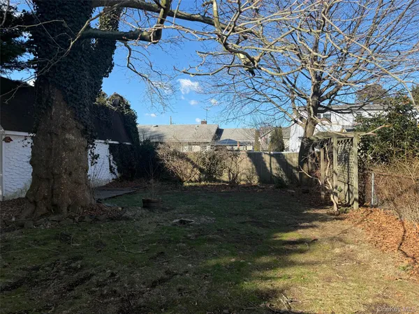 $4,000 | 143 East Avenue, Hicksville, NY 11801