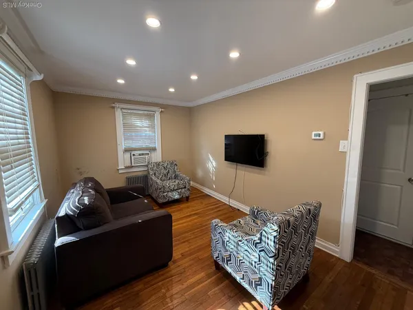 $4,000 | 143 East Avenue, Hicksville, NY 11801