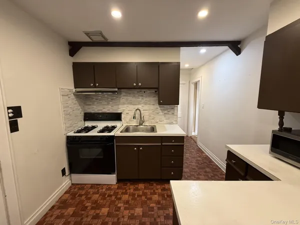 $4,000 | 143 East Avenue, Hicksville, NY 11801