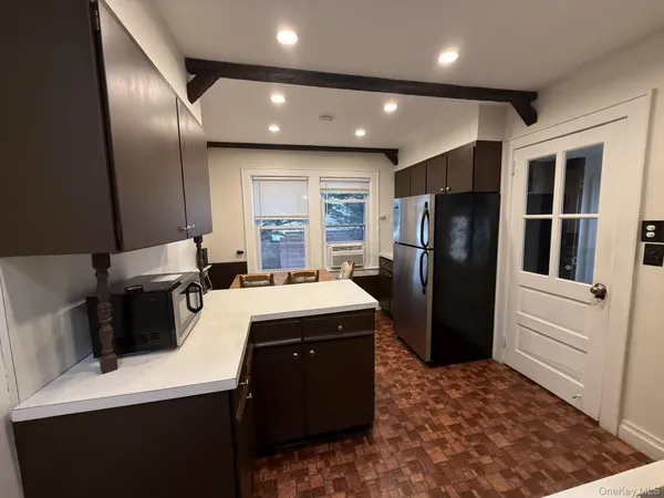 $4,000 | 143 East Avenue, Hicksville, NY 11801