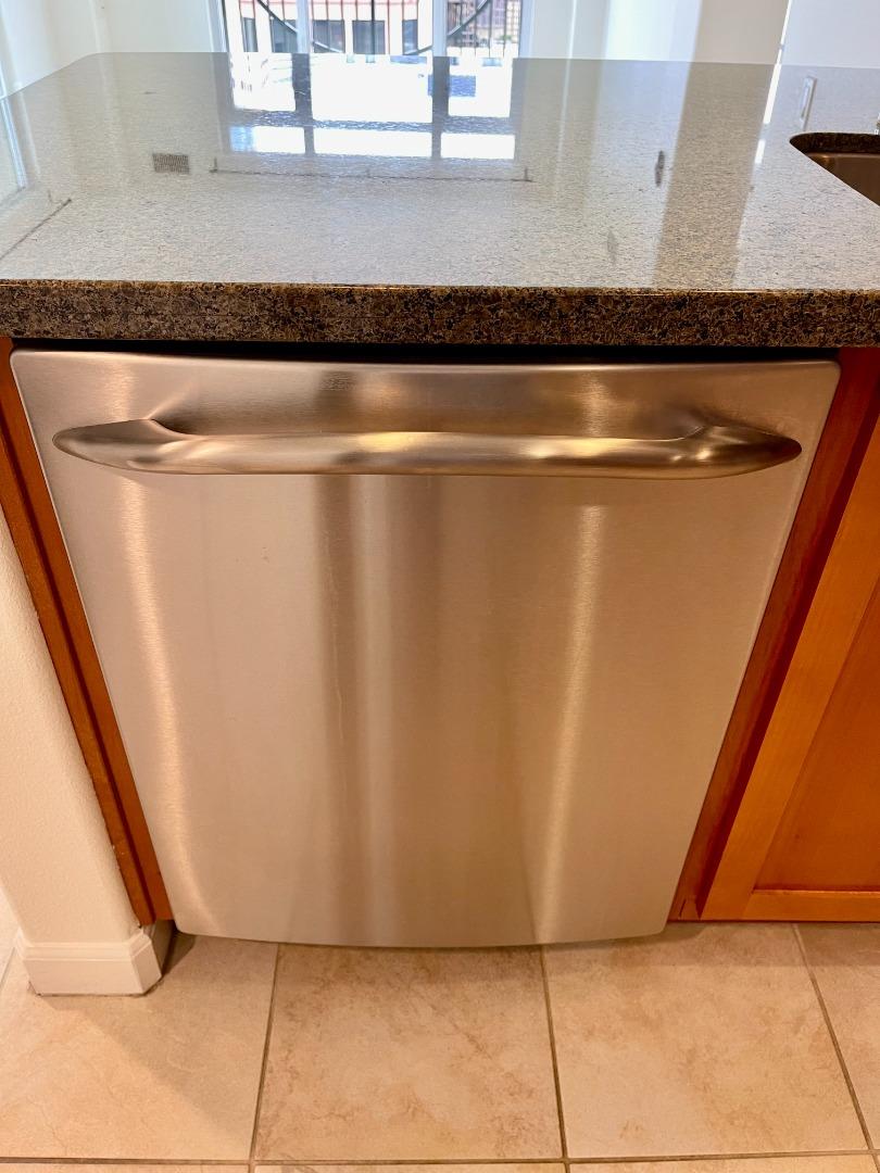 423 7th Street, Unit 516 Oakland, CA 94607 - Photo 13 of 21 a close view of door