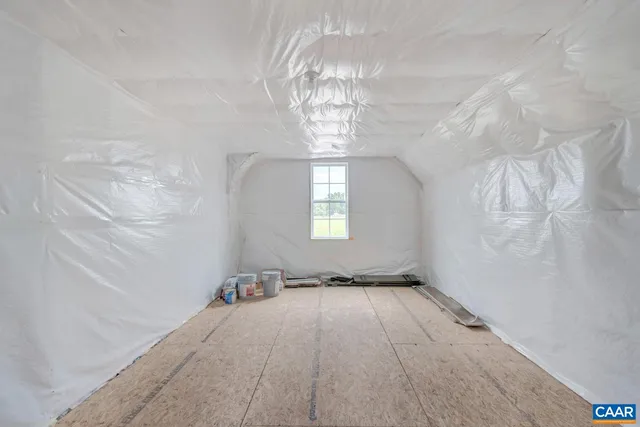 a view of empty room with window