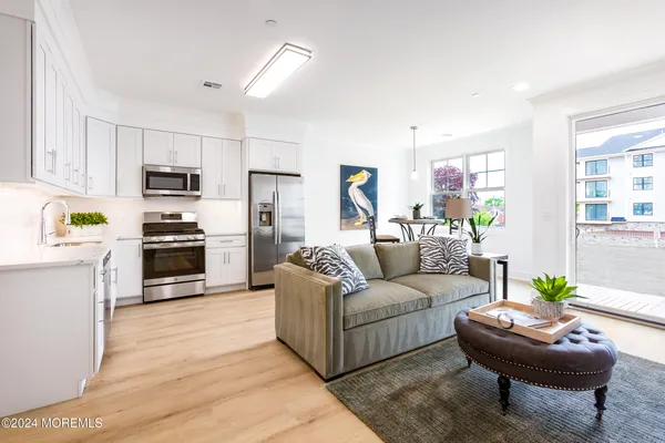 $3,500 | 298 Westwood Avenue, Unit 410, Long Branch, NJ 07740