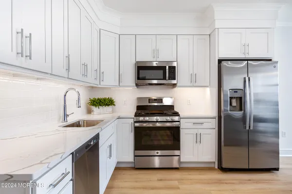 $3,500 | 298 Westwood Avenue, Unit 410, Long Branch, NJ 07740
