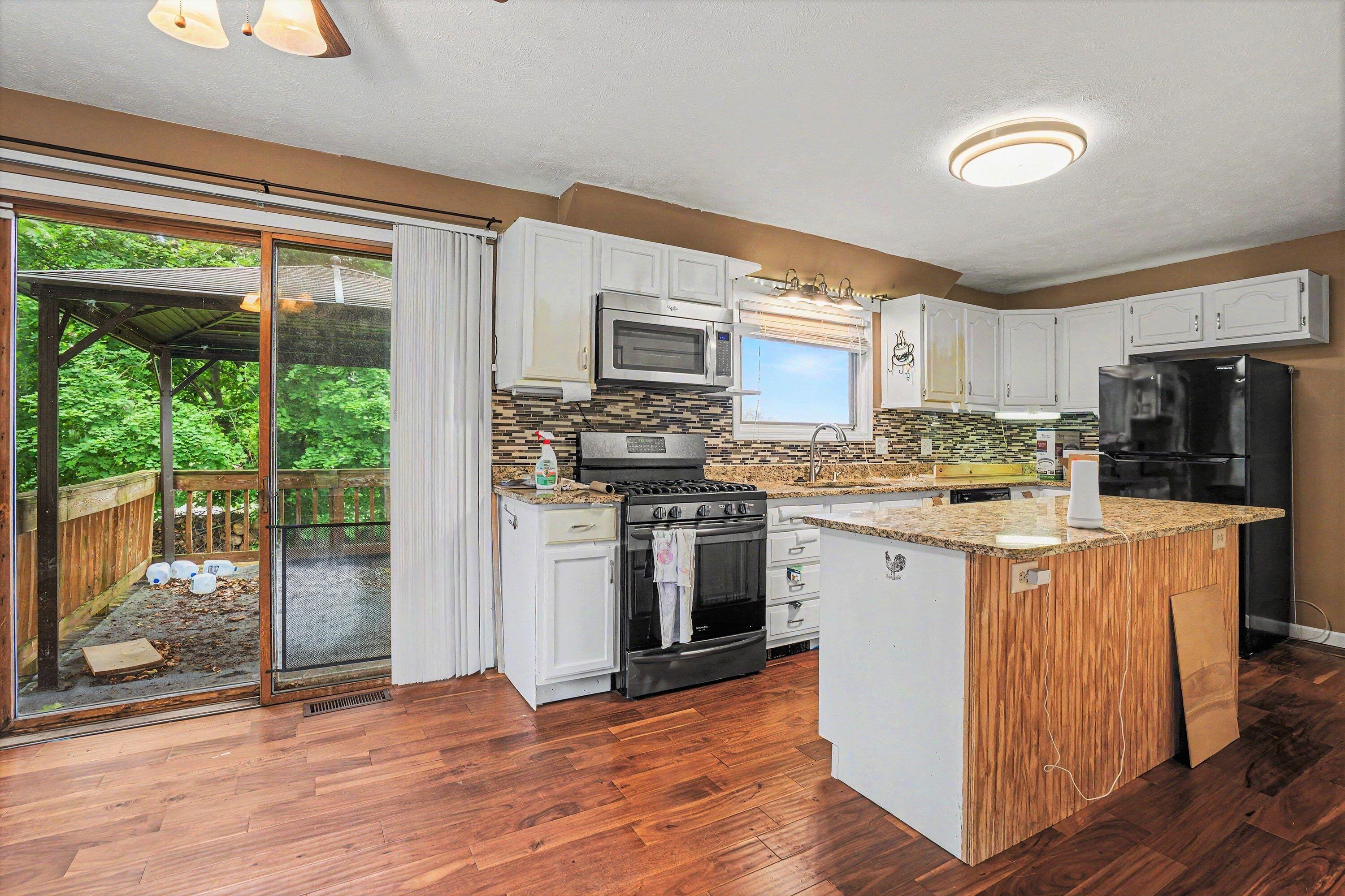 16734 Rynearson Street Buchanan, MI 49107 - Photo 5 of 18 006_file_5923