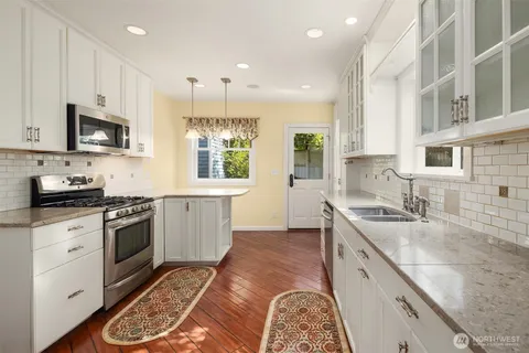 $1,295,000 | 2616 Franklin Avenue East, Seattle, WA 98102